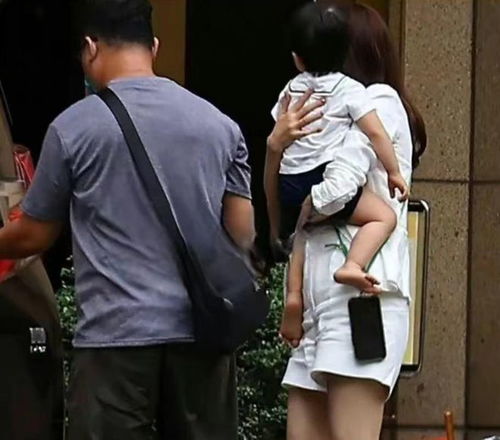 朱媛媛最后露面：被偶遇一家人逛街